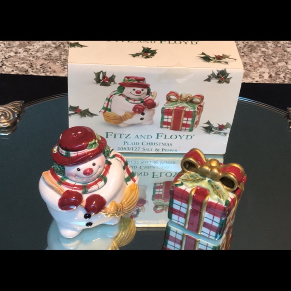 Fitz & Floyd Salt &Pepper Shaker New $20